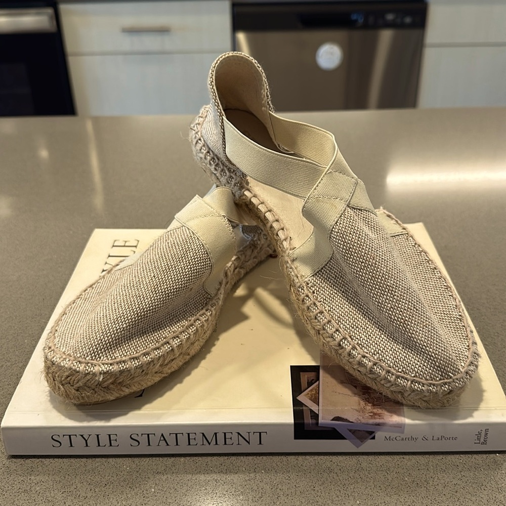 ITALIAN DESIGNER SHOES - Sesto Meucci Espadrilles Flats/Sandals. *NEVER WORN*